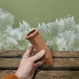 Lomakastelija terrakotta