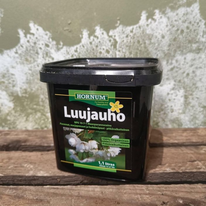 Hornum Luujauho 1,1 l N-P-K 10-7-1 Riittoisuus 15m² Hornum Luujauho 1,1 l N-P-K 10-7-1 Riittoisuus 15m²