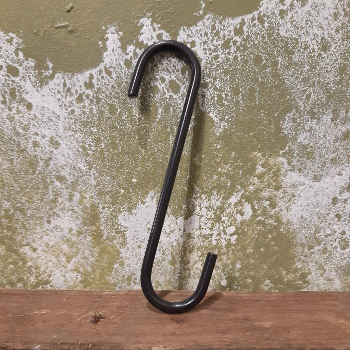 S-Koukku 15 Kg kantava valurautakoukku. S-Koukku 15 Kg kantava valurautakoukku.